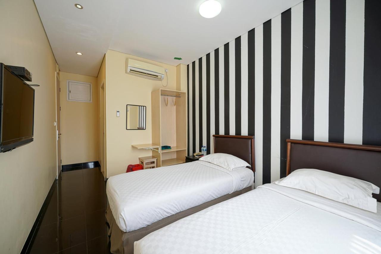 Hotel Multi 88 Syariah Jakarta Exterior foto