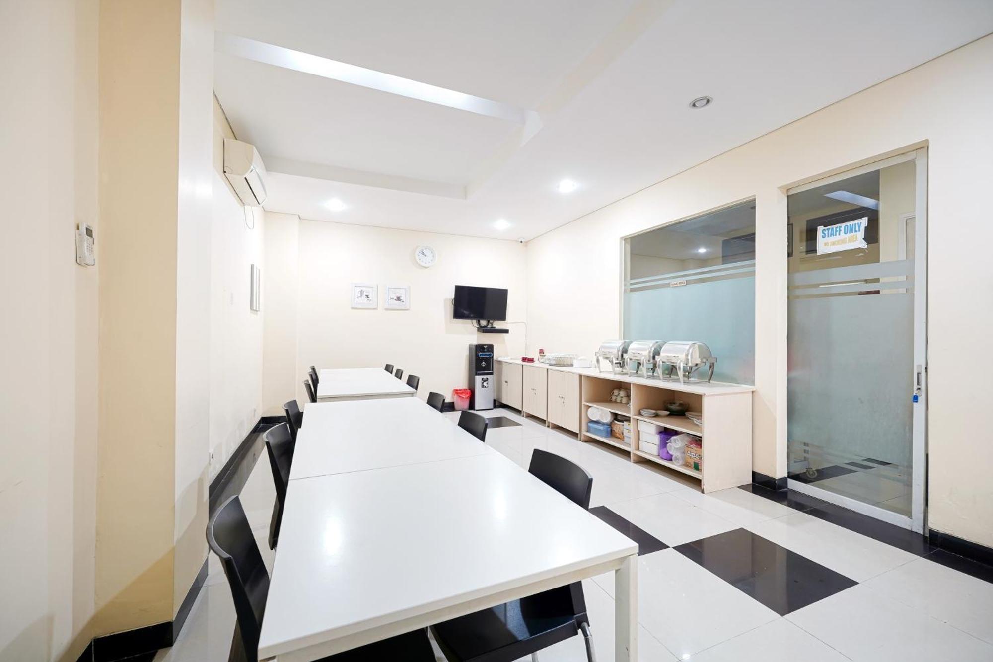 Hotel Multi 88 Syariah Jakarta Exterior foto