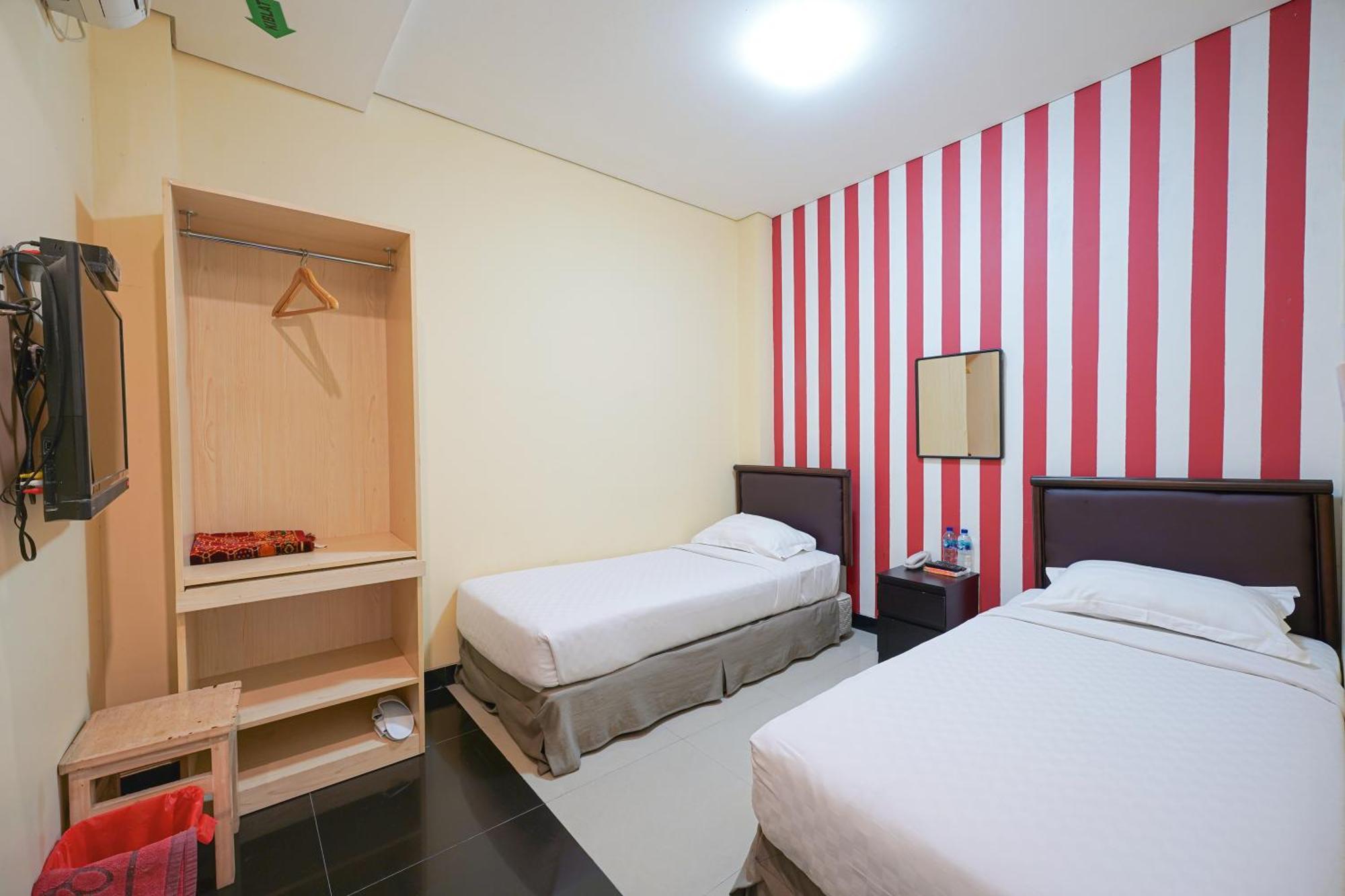 Hotel Multi 88 Syariah Jakarta Exterior foto